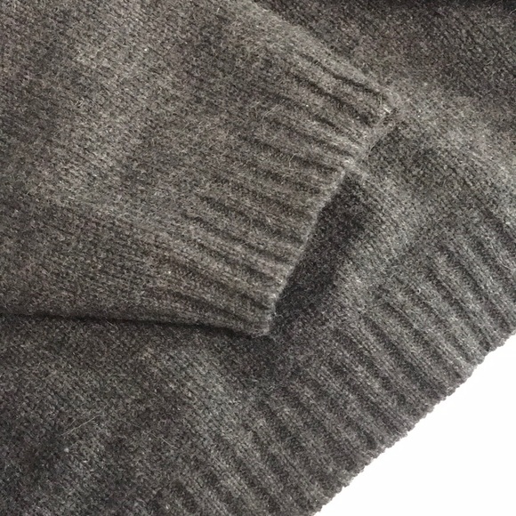 Men’s Cashmere vneck sweater size M - Picture 3 of 4